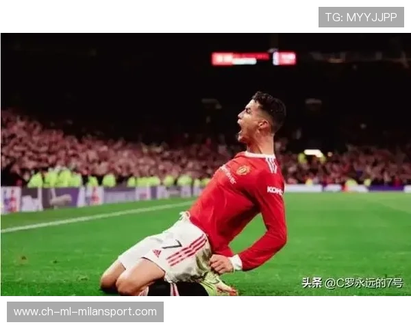 C罗健身房怒练至凌晨,被拍成社交头条 C罗健身房怒练至凌晨,被拍成社交头条