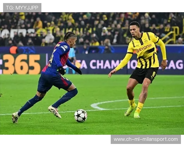 巴萨边路假动作突破，拉菲尼亚打近角破门