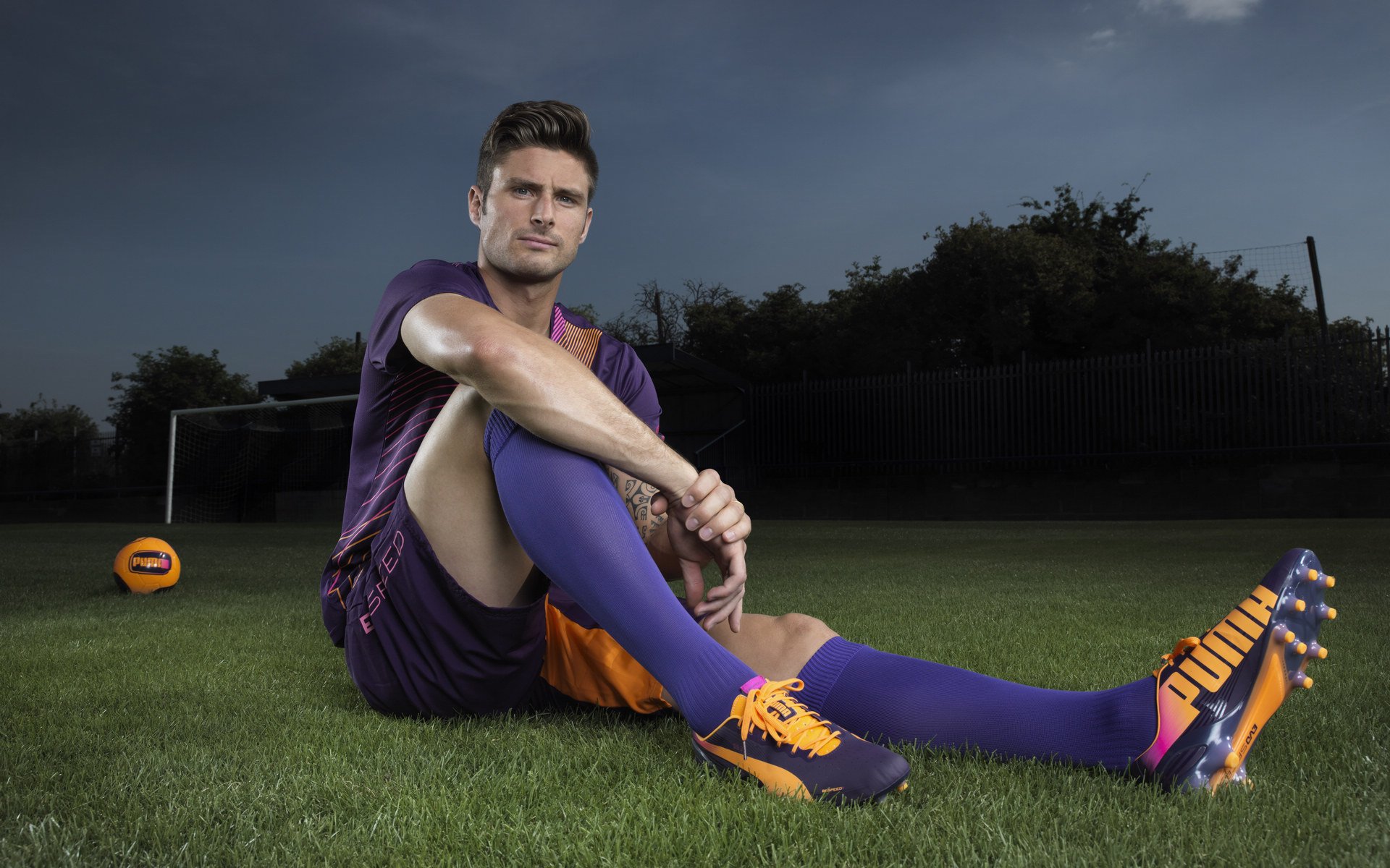 场外花絮曝光运动员与粉丝互动场面温馨引发大量转发，运动员场景